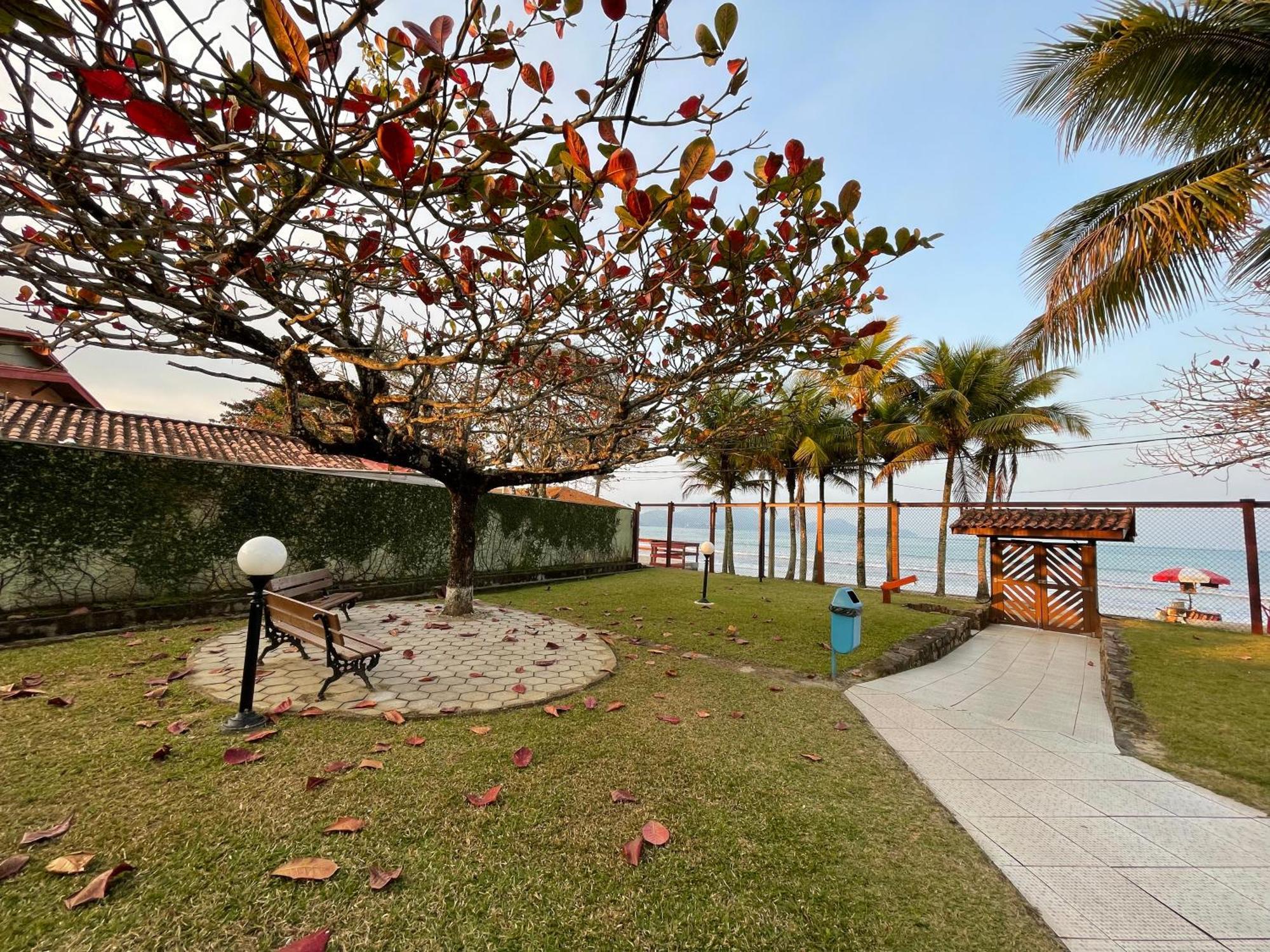 Pe Na Areia Na Praia Das Toninhas - Villagio 24 Porto Feliz Ubatuba Exterior photo